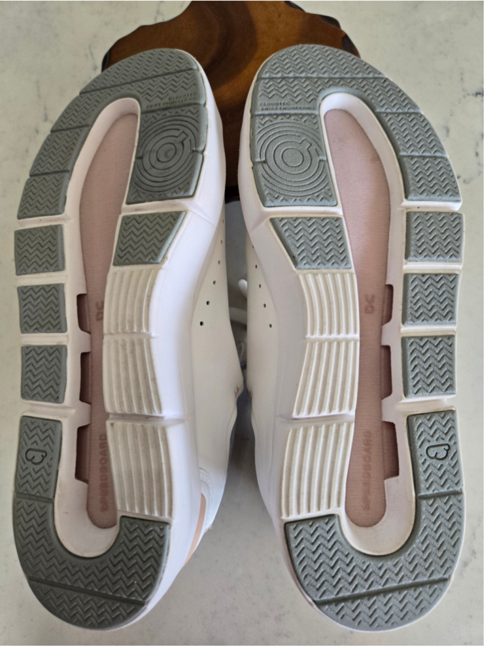 On The Roger Advantage White Rose Sneakers Women's US 8 EU 39 Style 48.99454 - Picture 6 of 8